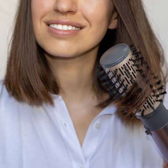 escovar o cabelo